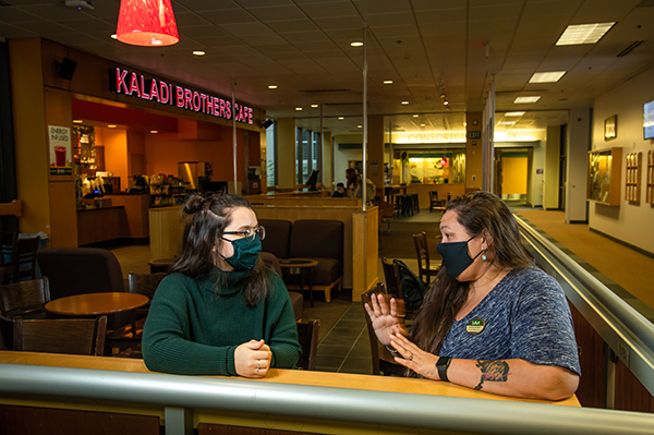 Seawolf mentor, Program Management masters grad and ɫƬ Alumni Association board member Jessica Jacobsen meets with her protégé, Project Management masters student Maicel Fuhriman in the Kaladi Brothers Coffee shop outside ɫƬ's Social Sciences Building.